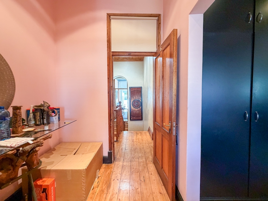 6 Bedroom Property for Sale in Green Point Western Cape